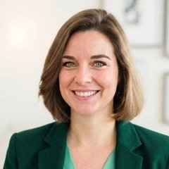 Elena Ruiz, Senior Product Marketing Manager